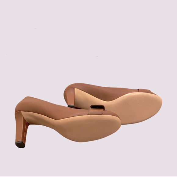 Gucci Heels - Picture 2 of 11